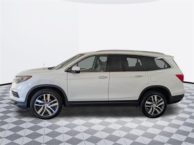 Photo of 2017 White Diamond Pearl Honda Pilot