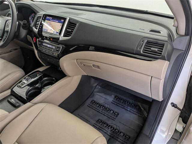 Photo of 2017 White Diamond Pearl Honda Pilot