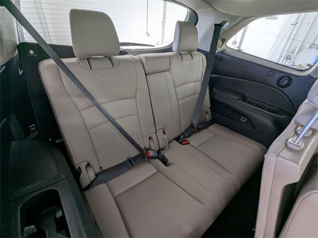 Photo of 2017 White Diamond Pearl Honda Pilot