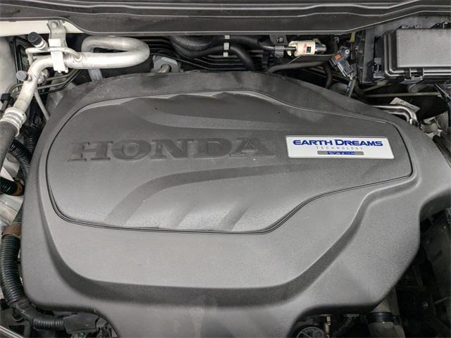 Photo of 2017 White Diamond Pearl Honda Pilot
