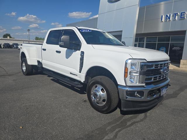 Photo of 2024 Oxford White Ford F-350