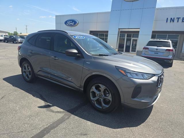 Photo of 2023 Carbonized Gray Metallic Ford Escape