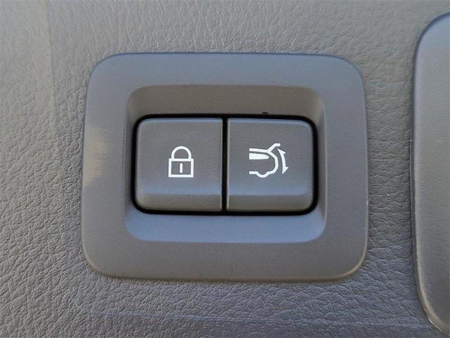 Photo of 2025 wind chill pearl Mazda CX-50
