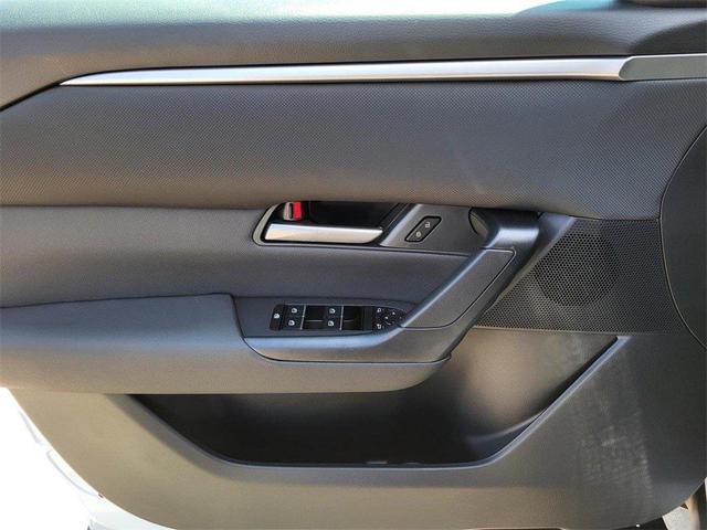 Photo of 2025 wind chill pearl Mazda CX-50