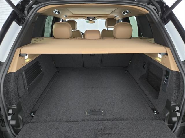 Photo of 2025 Ostuni Pearl White Premium Metallic Land Rover Range Rover