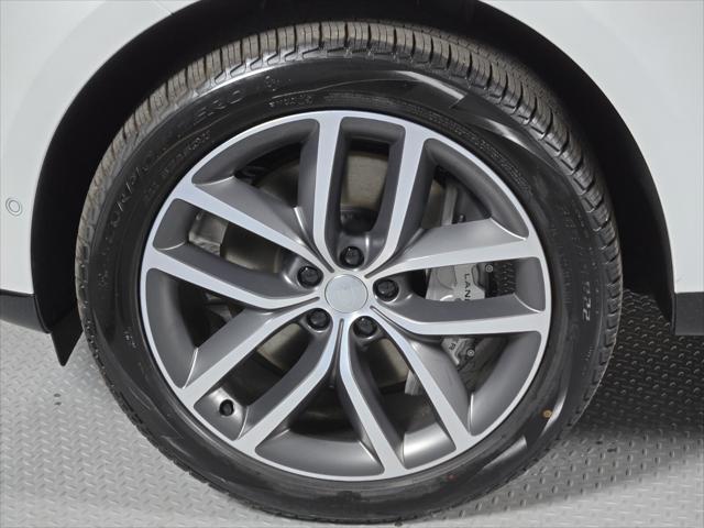 Photo of 2025 Ostuni Pearl White Premium Metallic Land Rover Range Rover