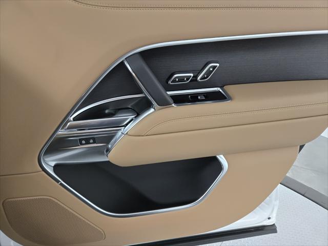 Photo of 2025 Ostuni Pearl White Premium Metallic Land Rover Range Rover
