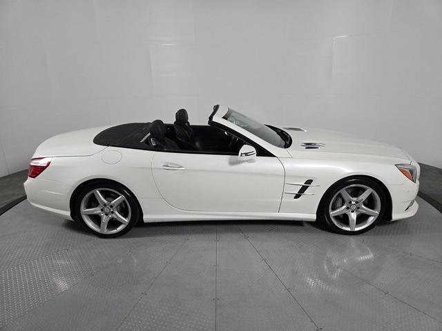 Photo of 2013 Diamond White Metallic Mercedes-Benz SL-Class