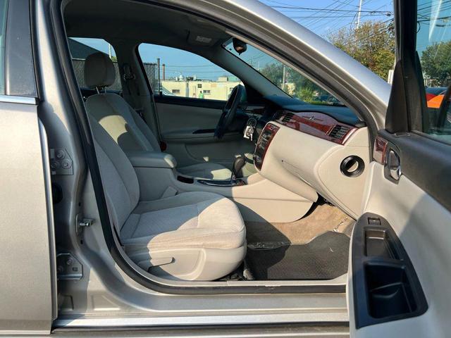 Photo of 2008 Silver Chevrolet Impala