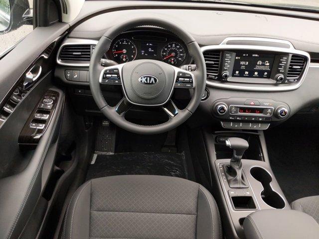 Photo of 2020 Ebony Black Kia Sorento