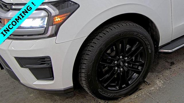 Photo of 2022 Star White Metallic Tri-Coat Ford Expedition