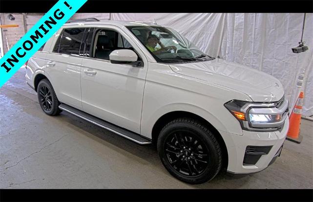 Photo of 2022 Star White Metallic Tri-Coat Ford Expedition