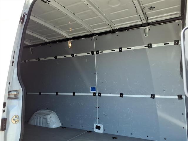 Photo of 2021 Arctic White Mercedes-Benz Sprinter 2500