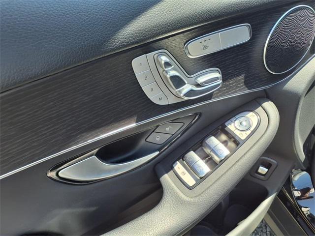 Photo of 2022 Black Mercedes-Benz GLC 300