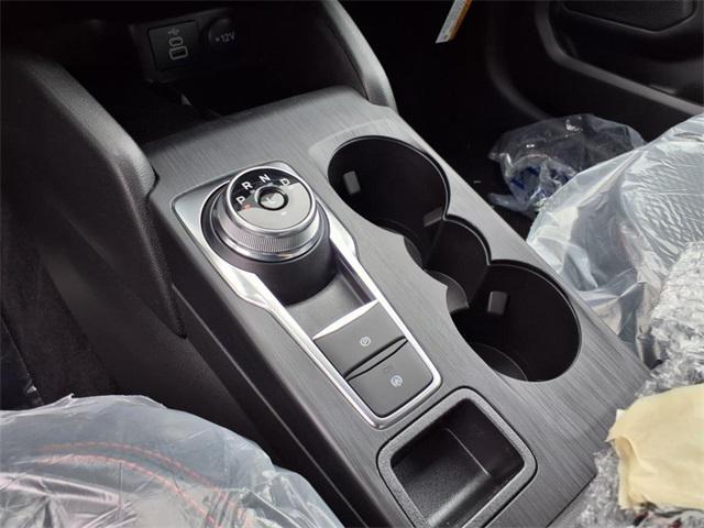 Photo of 2025 Star White Metallic Tri-Coat Ford Escape