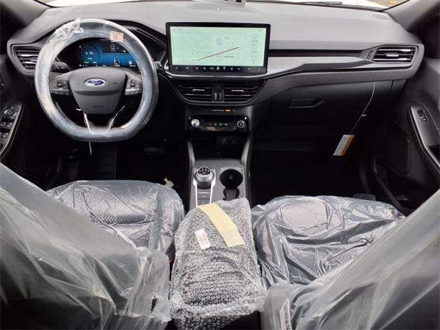 Photo of 2025 Star White Metallic Tri-Coat Ford Escape