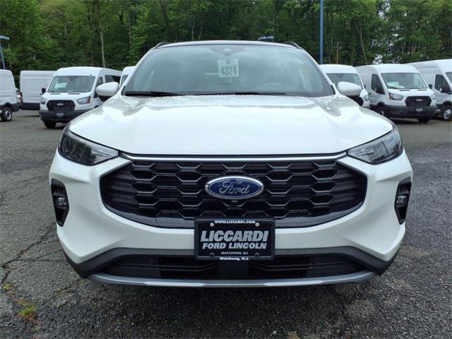 Photo of 2025 Star White Metallic Tri-Coat Ford Escape