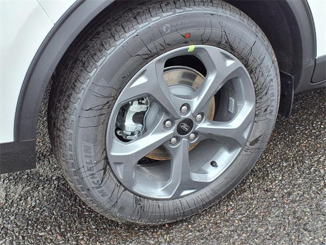 Photo of 2025 Star White Metallic Tri-Coat Ford Escape