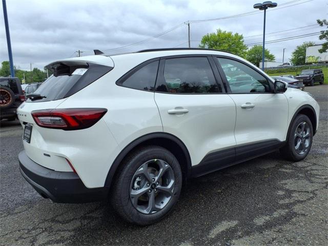 Photo of 2025 Star White Metallic Tri-Coat Ford Escape