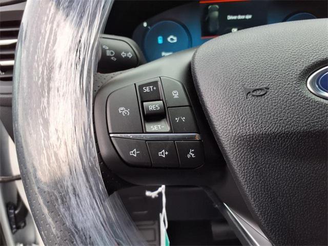 Photo of 2025 Star White Metallic Tri-Coat Ford Escape