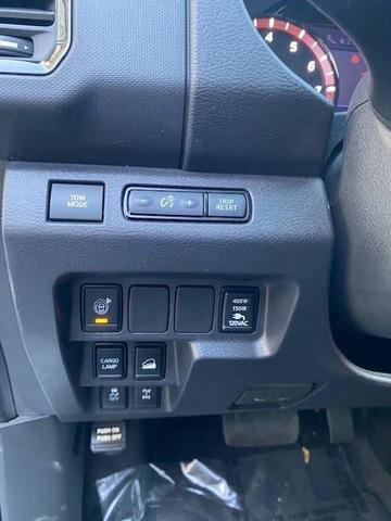 Photo of 2023 Glacier White Nissan Frontier
