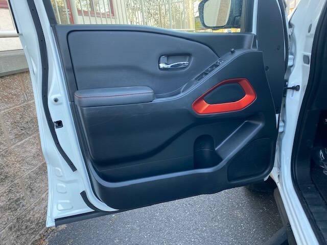 Photo of 2023 Glacier White Nissan Frontier