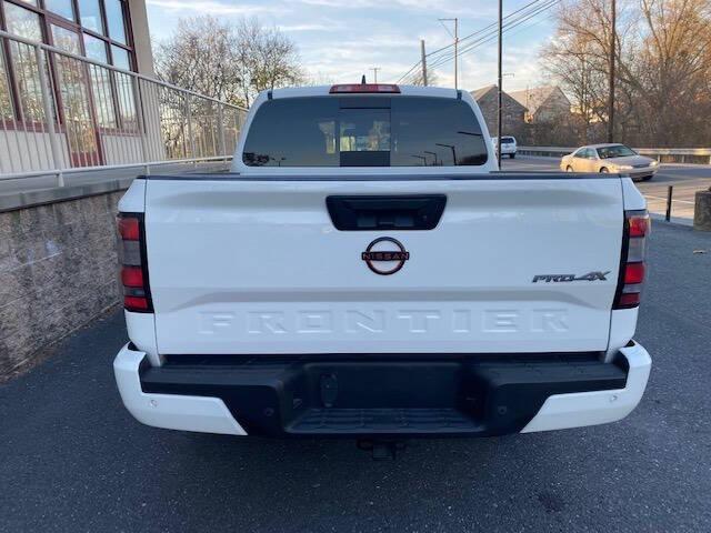 Photo of 2023 Glacier White Nissan Frontier