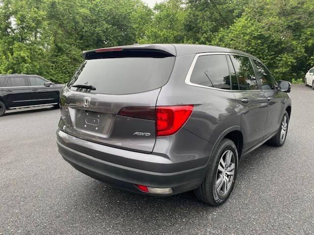 Photo of 2017 Modern Steel Metallic Honda Pilot