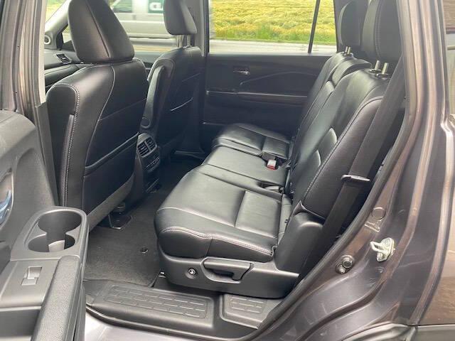 Photo of 2017 Modern Steel Metallic Honda Pilot