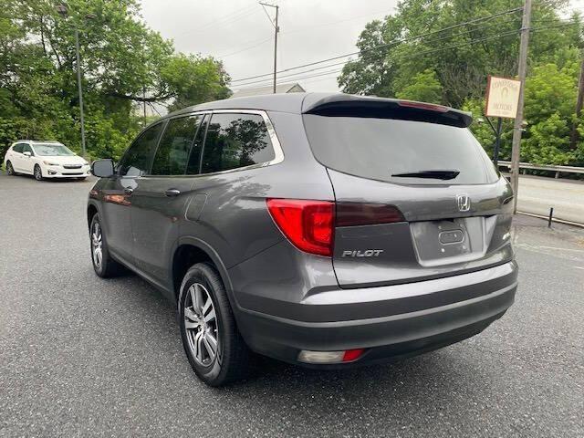 Photo of 2017 Modern Steel Metallic Honda Pilot