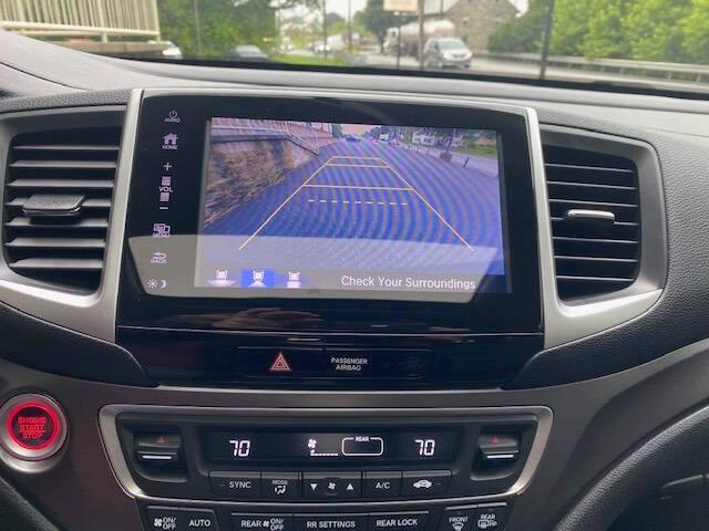 Photo of 2017 Modern Steel Metallic Honda Pilot