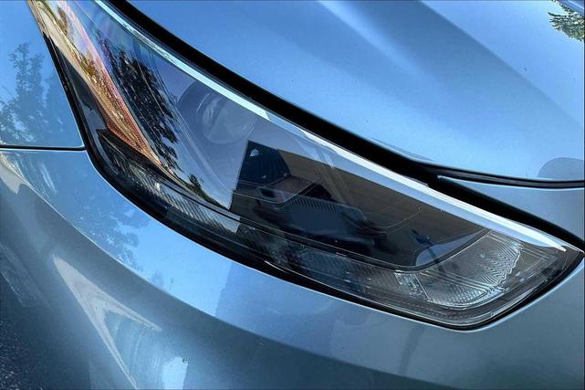Photo of 2022 Moon Dust Toyota Highlander Hybrid
