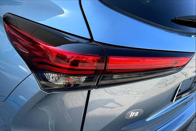 Photo of 2022 Moon Dust Toyota Highlander Hybrid