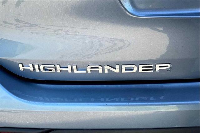 Photo of 2022 Moon Dust Toyota Highlander Hybrid