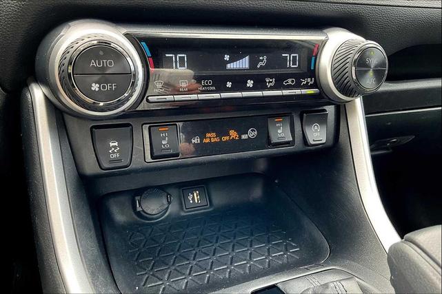 Photo of 2024 Ice Cap Toyota RAV4