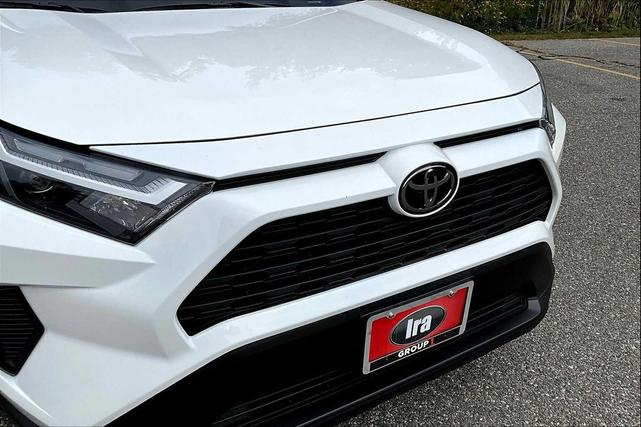 Photo of 2024 Ice Cap Toyota RAV4