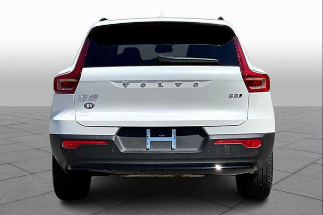 Photo of 2025 Crystal White Pearl Volvo XC40