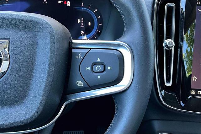 Photo of 2025 Crystal White Pearl Volvo XC40
