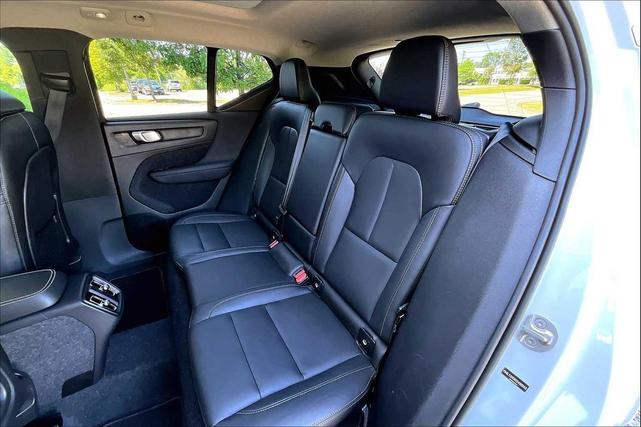 Photo of 2025 Crystal White Pearl Volvo XC40