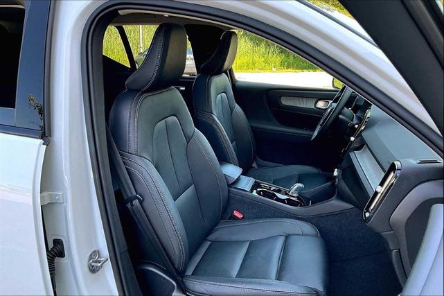 Photo of 2025 Crystal White Pearl Volvo XC40