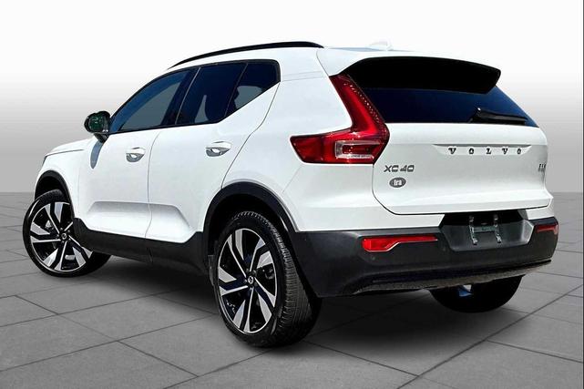 Photo of 2025 Crystal White Pearl Volvo XC40