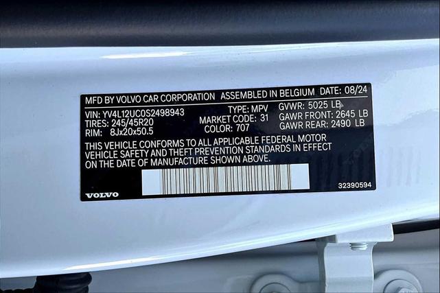 Photo of 2025 Crystal White Pearl Volvo XC40