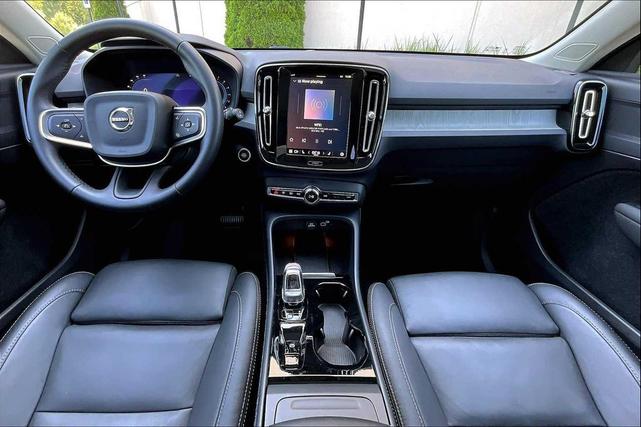 Photo of 2025 Crystal White Pearl Volvo XC40