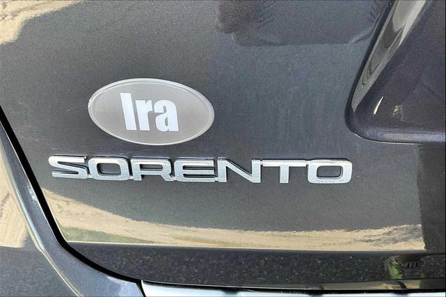 Photo of 2016 Platinum Graphite Kia Sorento