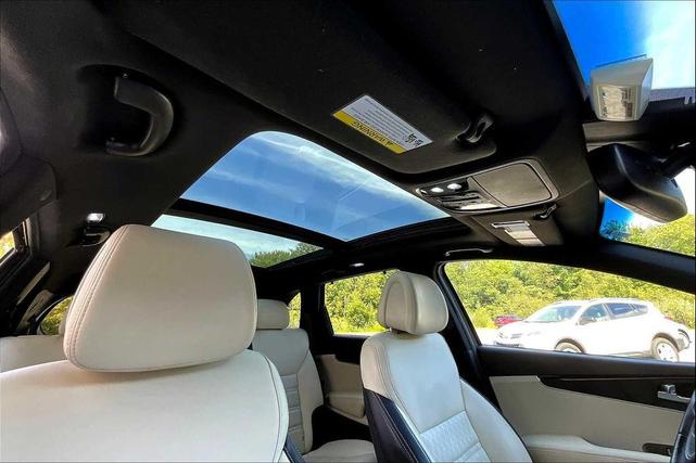 Photo of 2016 Platinum Graphite Kia Sorento