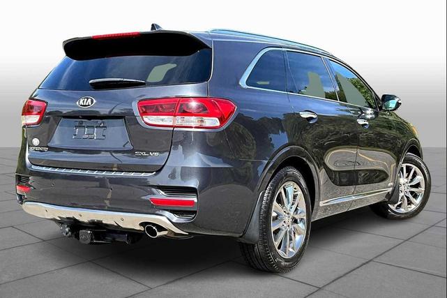 Photo of 2016 Platinum Graphite Kia Sorento
