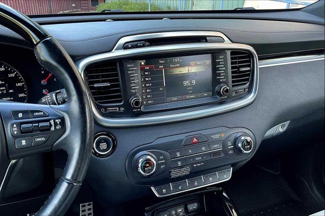 Photo of 2016 Platinum Graphite Kia Sorento