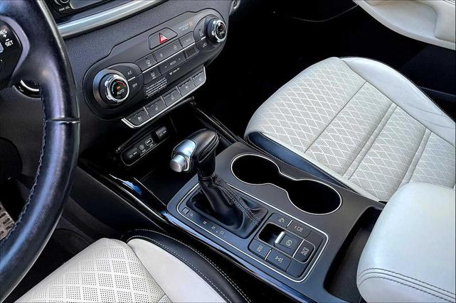 Photo of 2016 Platinum Graphite Kia Sorento