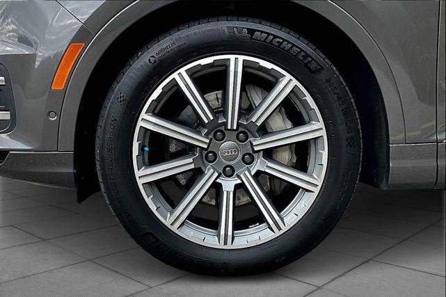 Photo of 2019 Samurai Gray Metallic Audi Q7