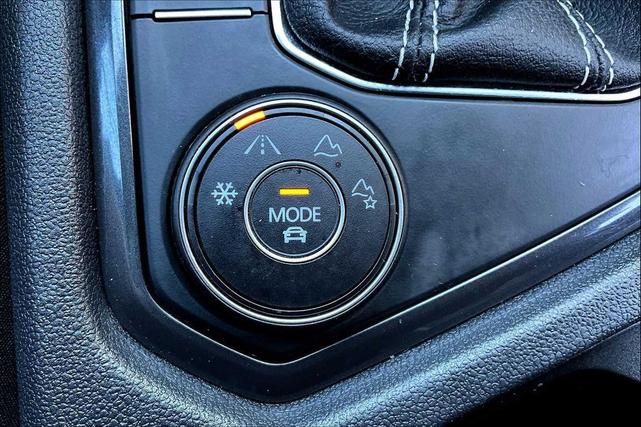Photo of 2023 Opal White Pearl Volkswagen Tiguan